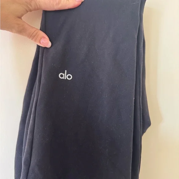 ALO split bottom leg Yoga Black Leggings Sleek Stretchy Design - Picture 3 of 4